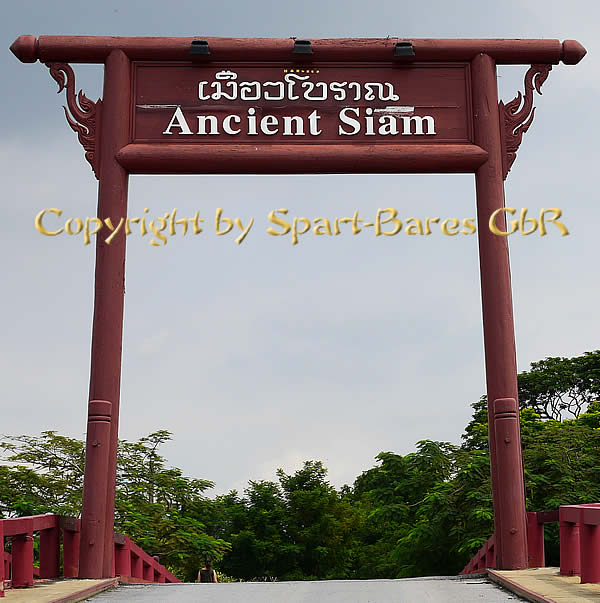 Ancient Siam, Schild